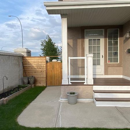 Ming'S Homestay YYC Exteriör bild