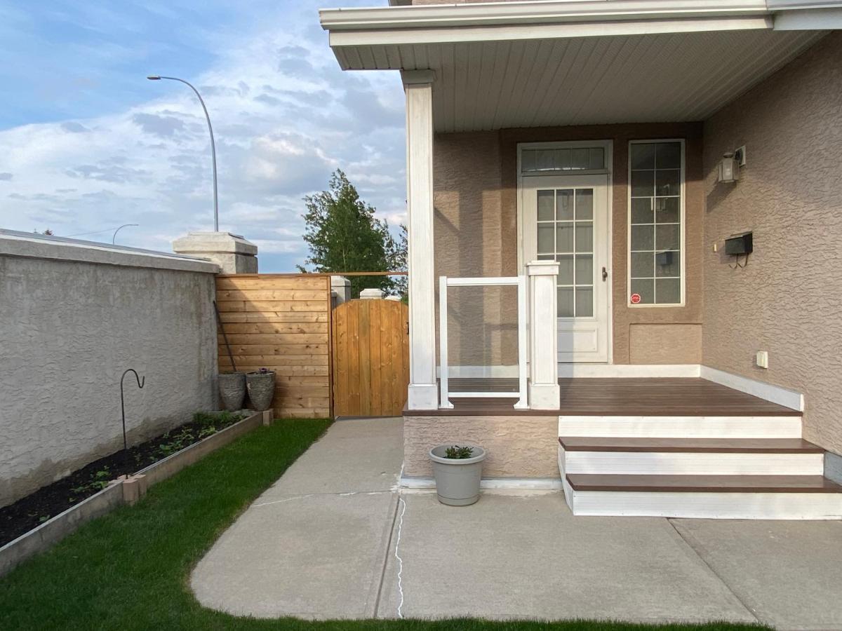 Ming'S Homestay YYC Exteriör bild